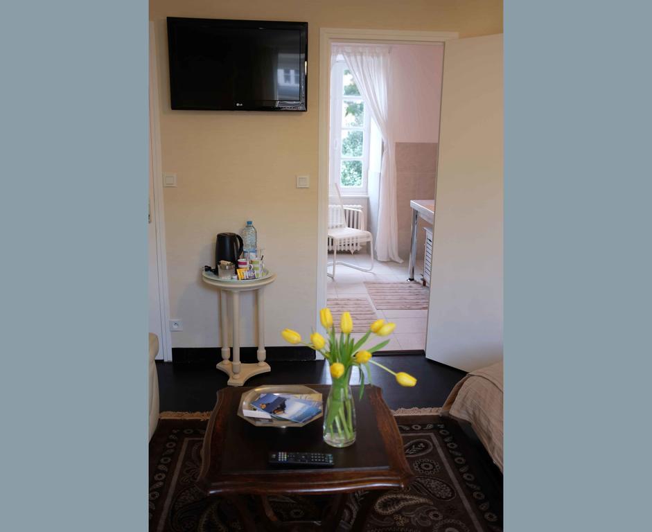 Villa Mons Понторсон Екстериор снимка